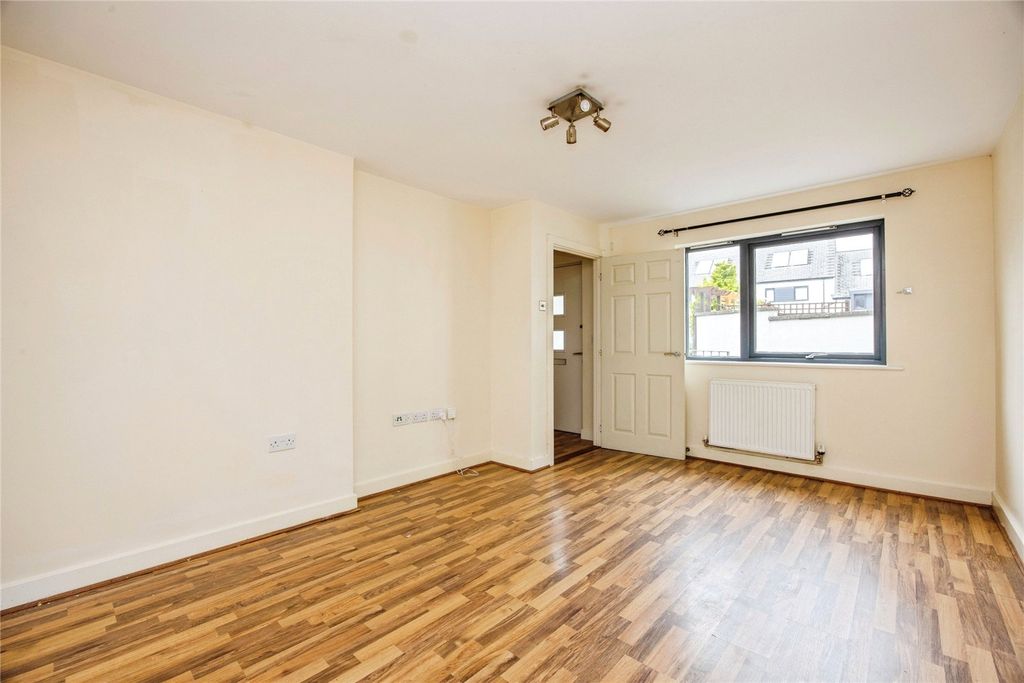 Property photo 2 of 17 Picture No. 04