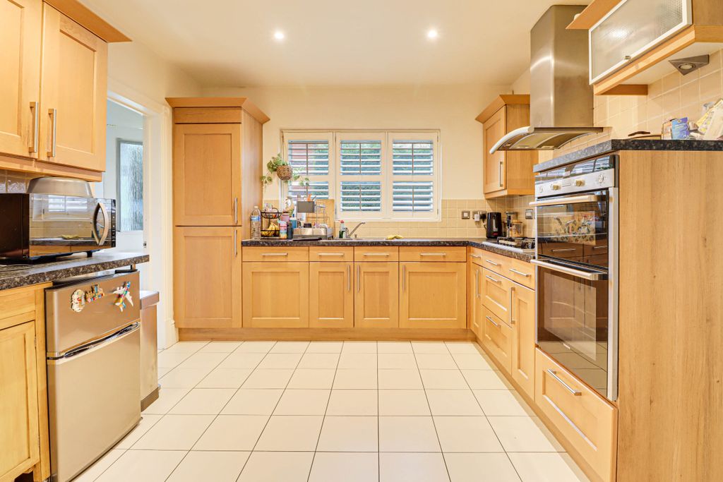 Property photo 3 of 18 Img3421Img3423