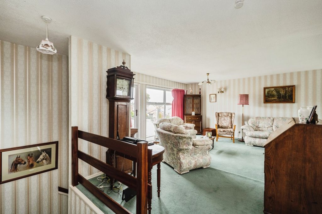 Property photo 3 of 27 Pbox-Img.Jpg