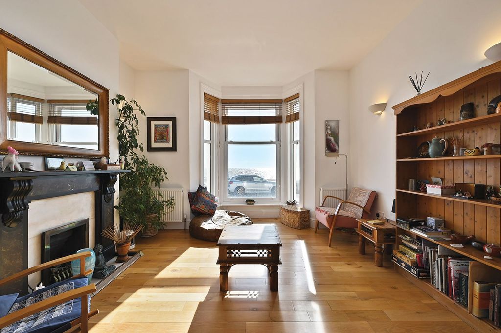 Property photo 2 of 37