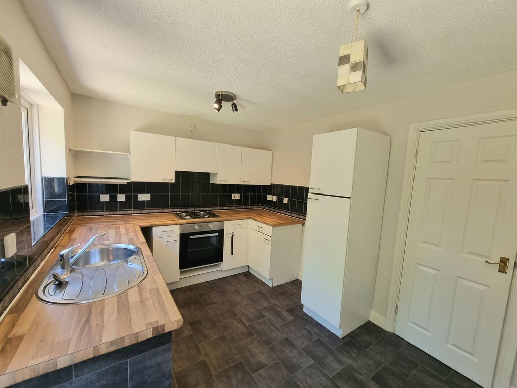 Property photo 3 of 13 Kitchen