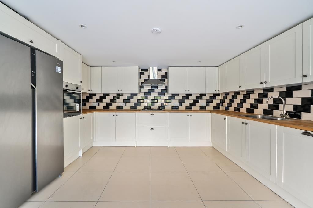 Property photo 2 of 21 Kitchen