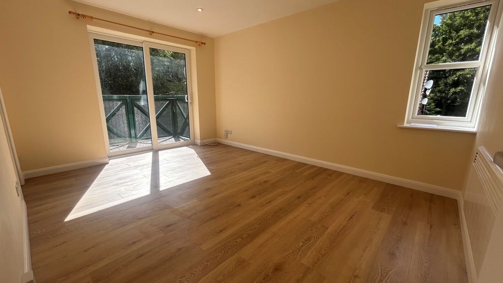 Property photo 2 of 6 Picture No. 17