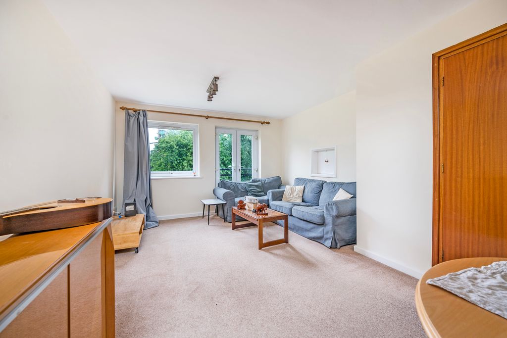 Property photo 3 of 10 Living/Dining