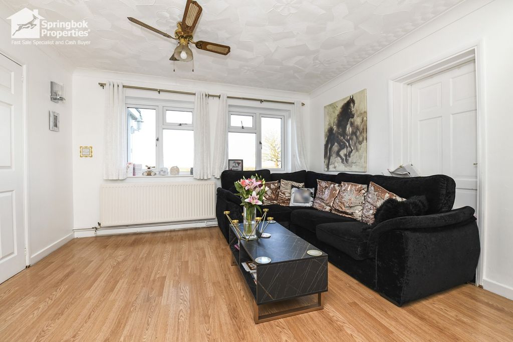 Property photo 3 of 19 Image 2