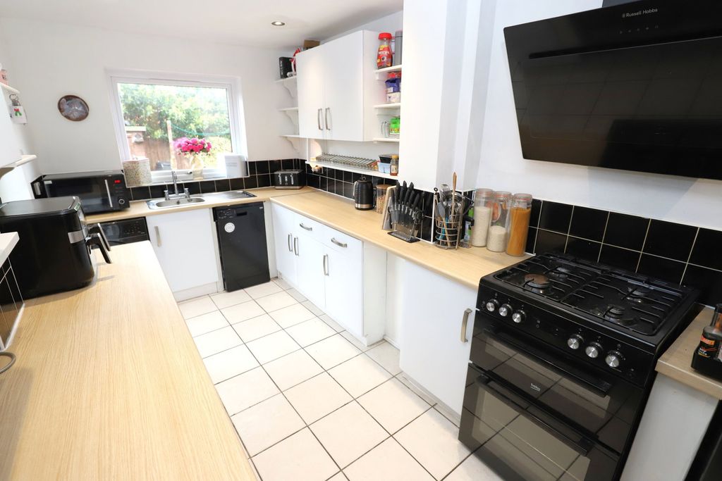 Property photo 2 of 27