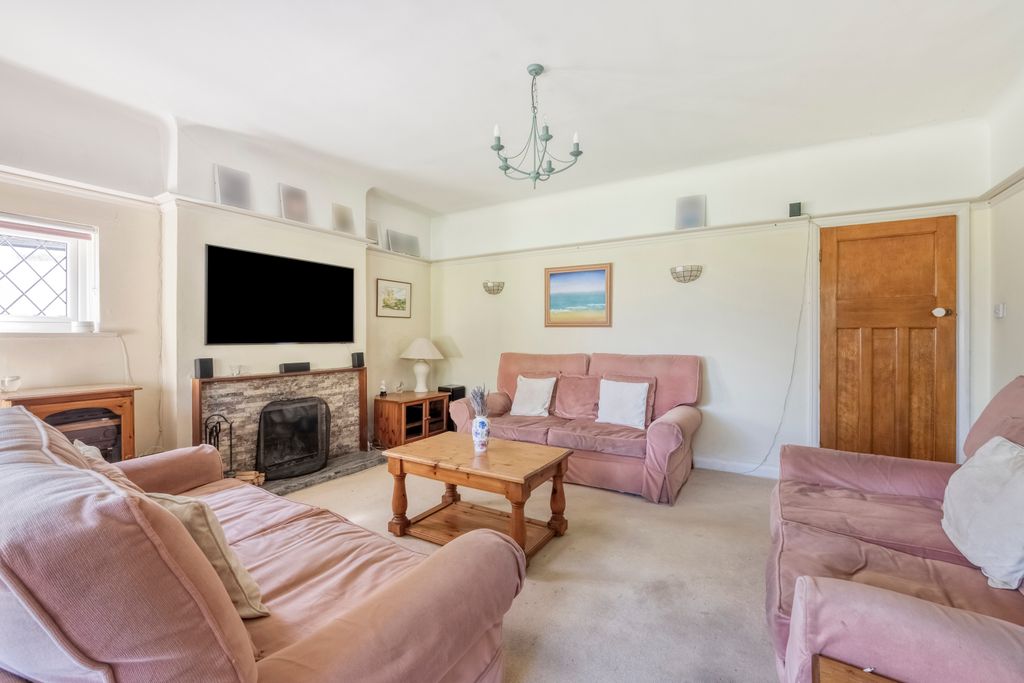 Property photo 2 of 32 Picture No. 11