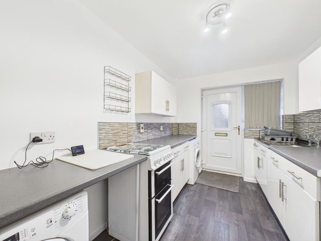 Property photo 2 of 6 Kitchen