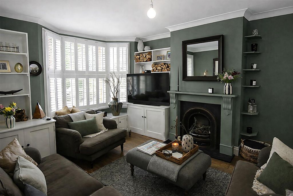 Property photo 2 of 20 Living Room