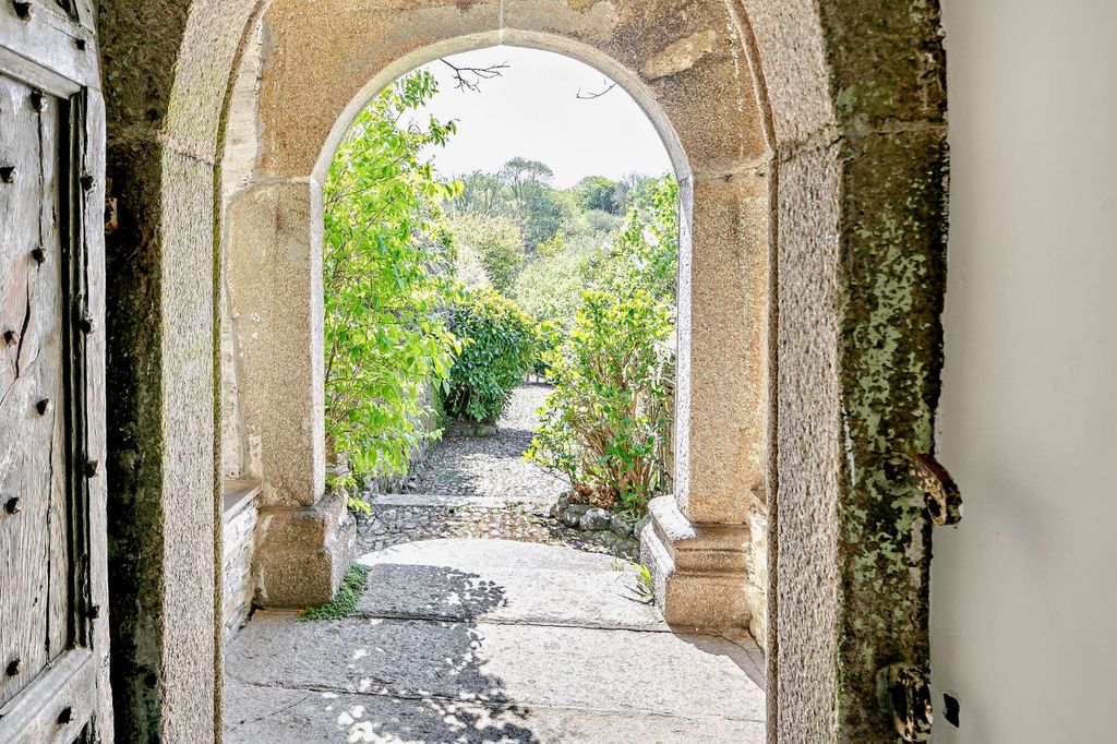 Property photo 2 of 24 Entrance