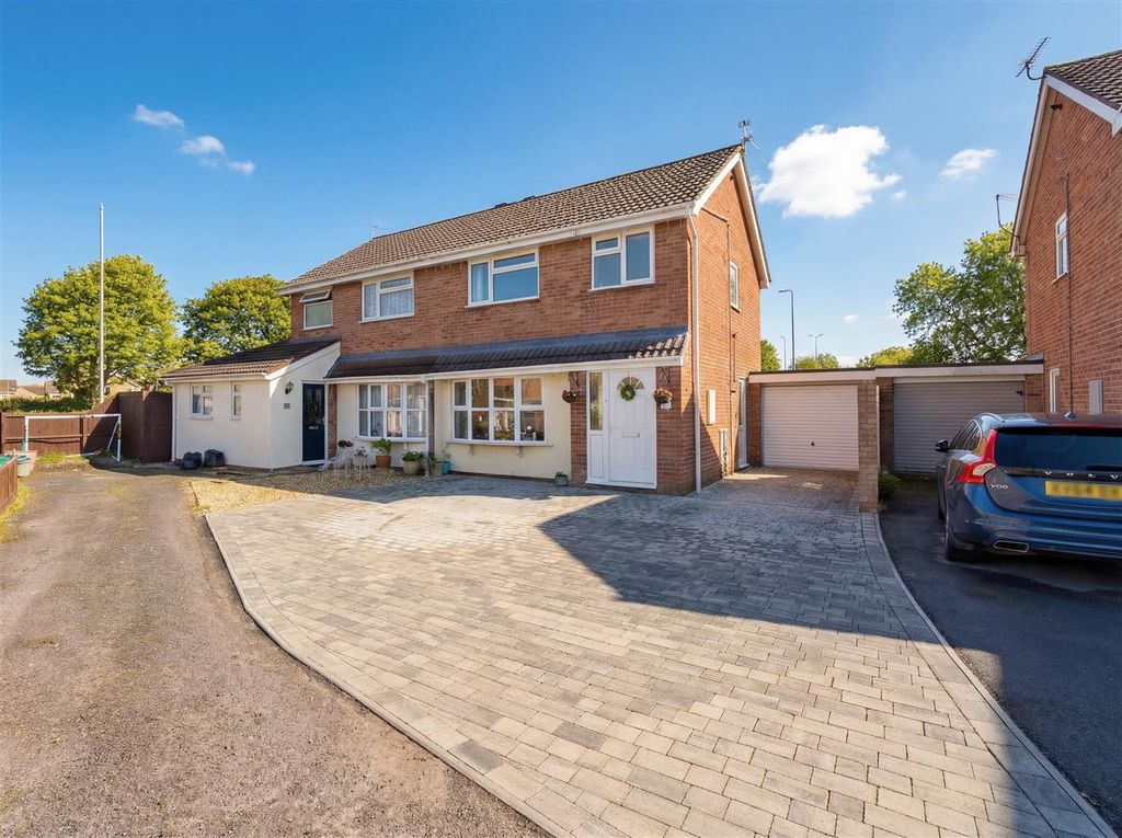 Property photo 1 of 20 Front