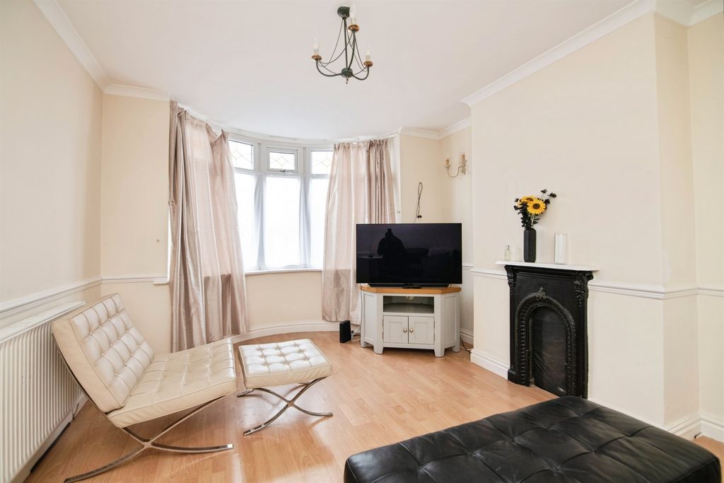 Property photo 2 of 17