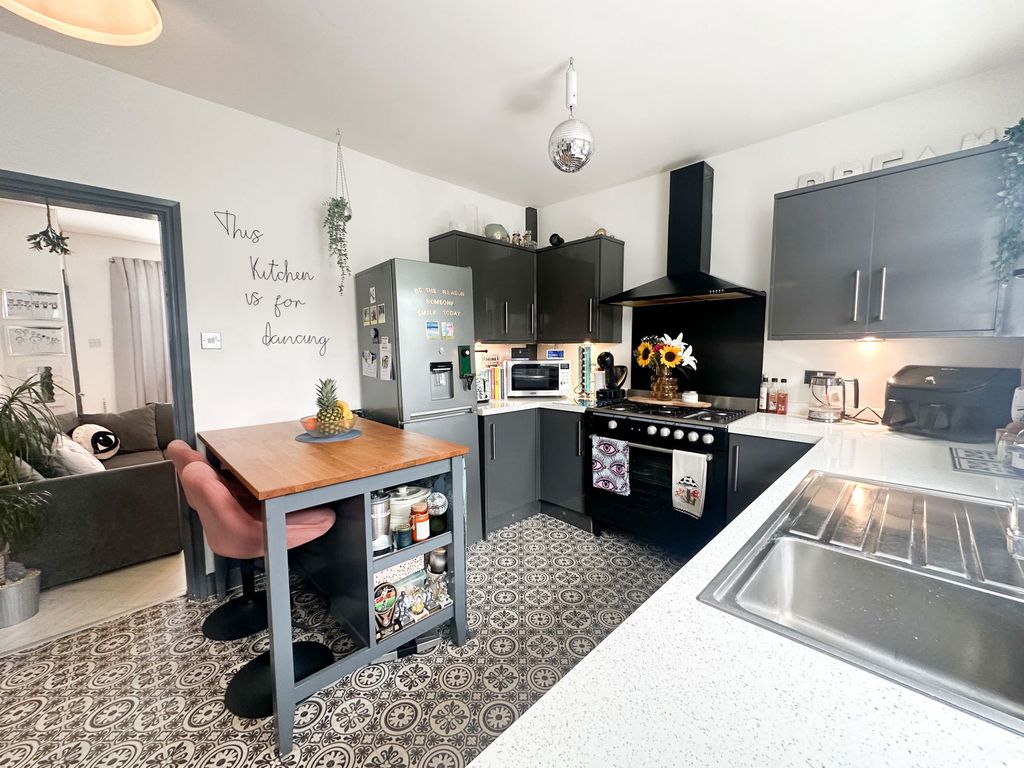 Property photo 3 of 15