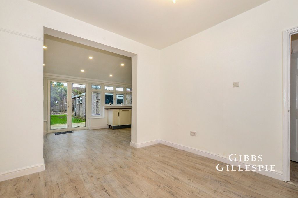 Property photo 3 of 18 Pbox-Img.Jpg