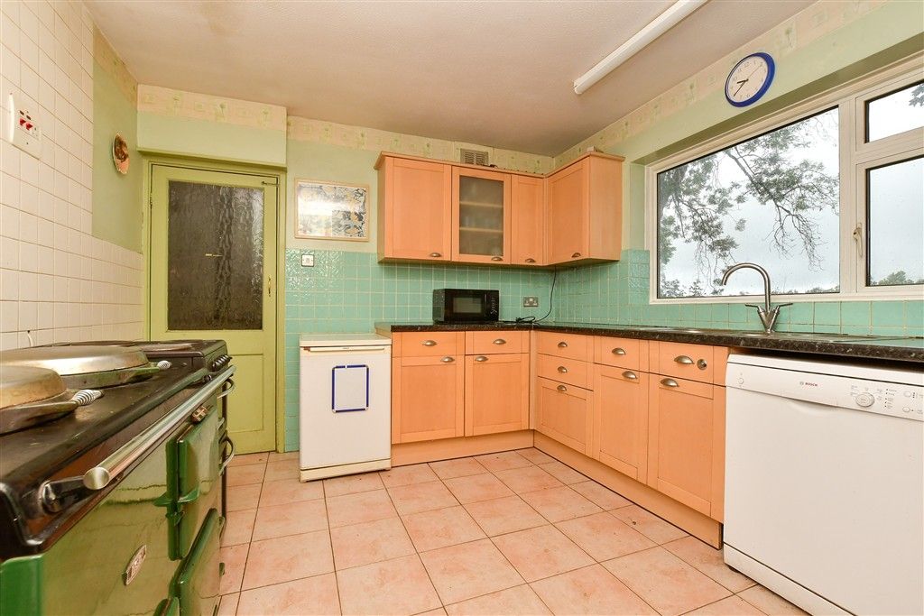 Property photo 3 of 17 Kitchen