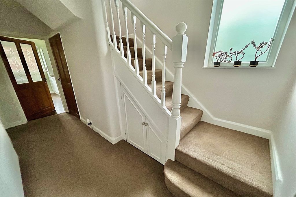 Property photo 2 of 24 Entrance Hallway