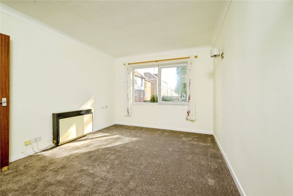 Property photo 2 of 12 Lounge