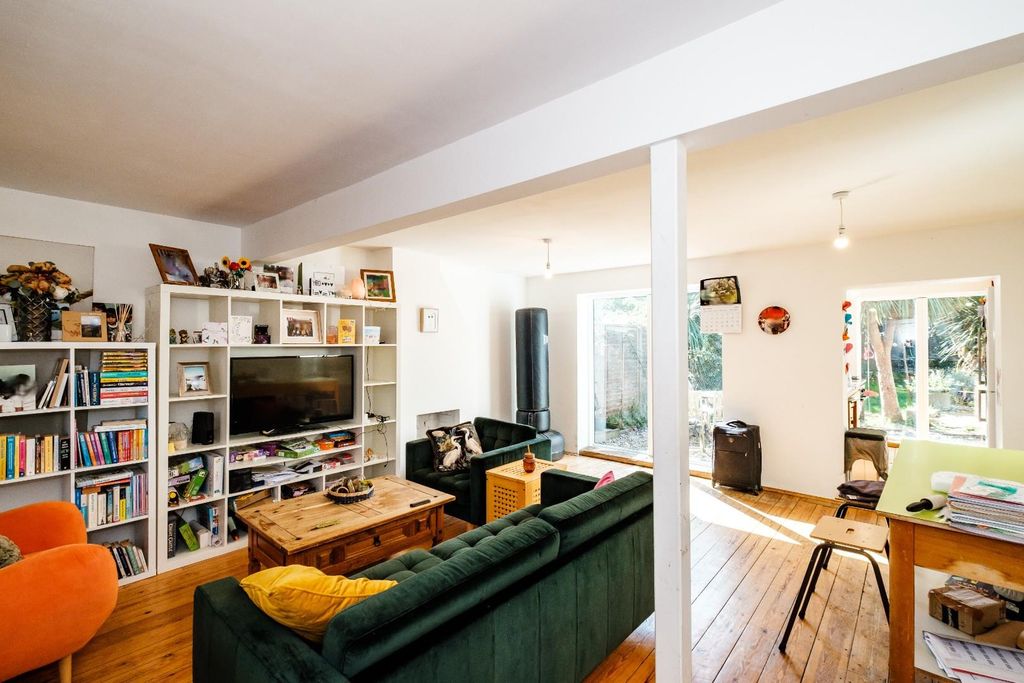 Property photo 2 of 27 260911_2Swissgardens-40.Jpg