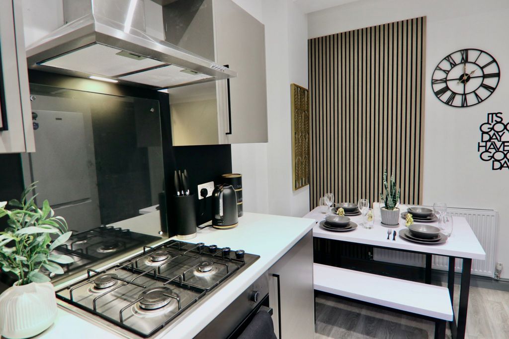Property photo 3 of 6 Shared Kitchen
