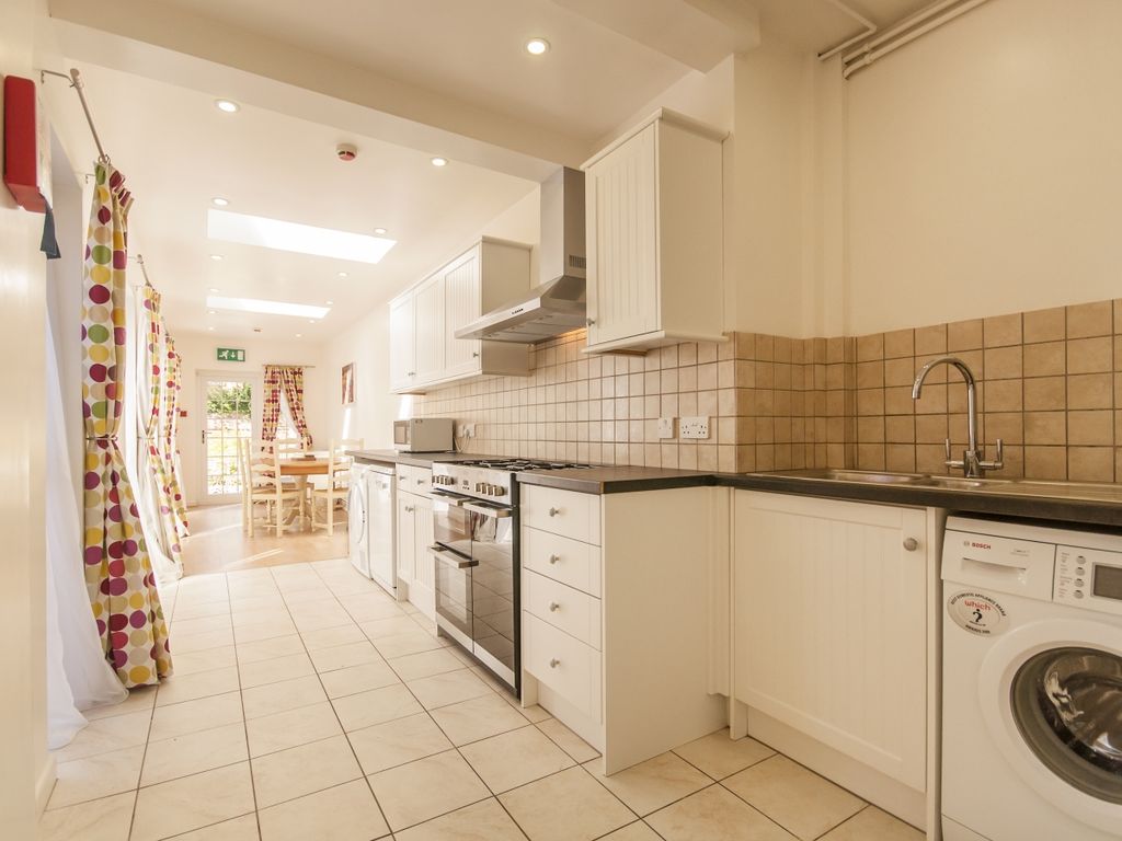 Property photo 2 of 9 Kitchen2