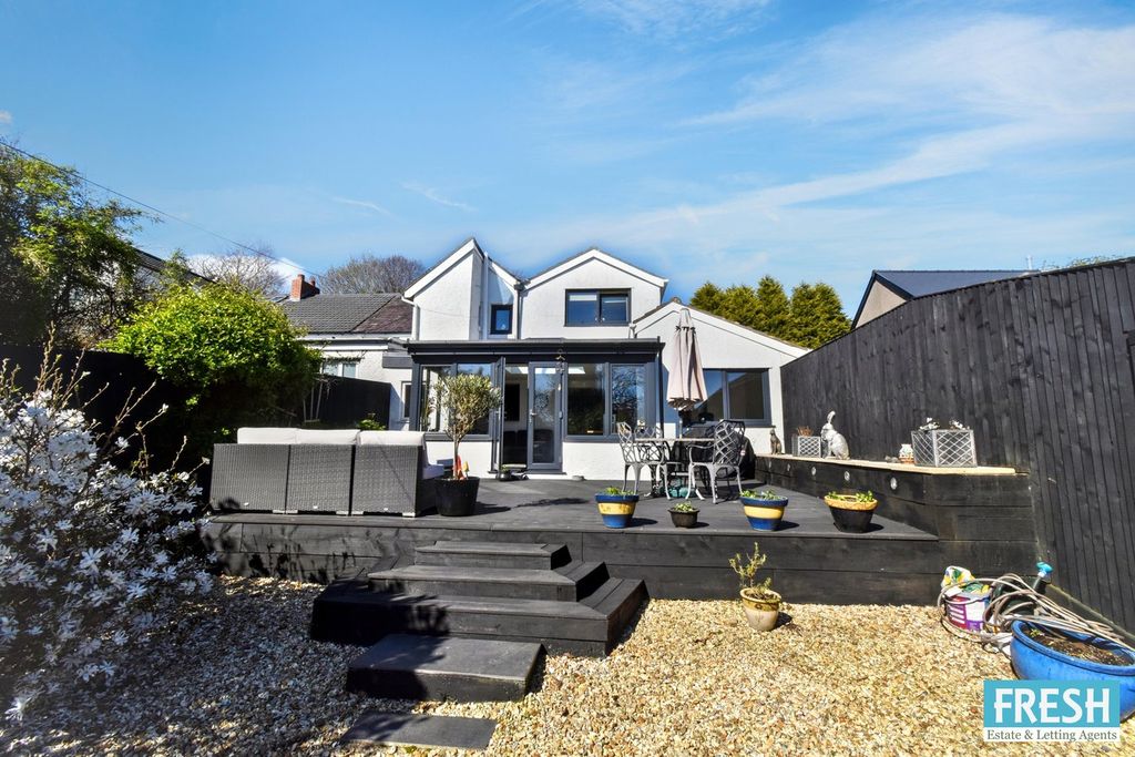 Property photo 2 of 40