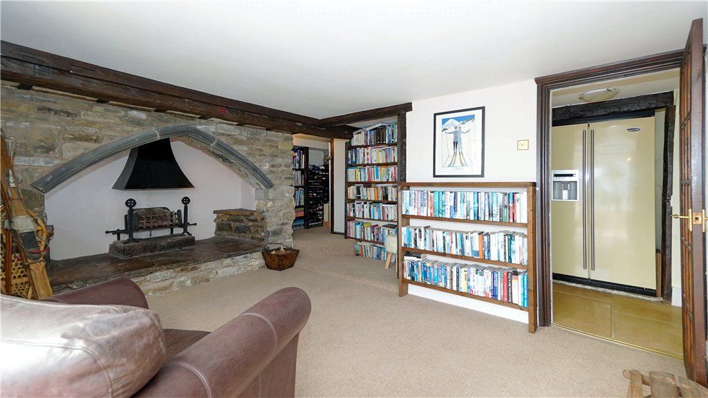Property photo 3 of 29 Snug