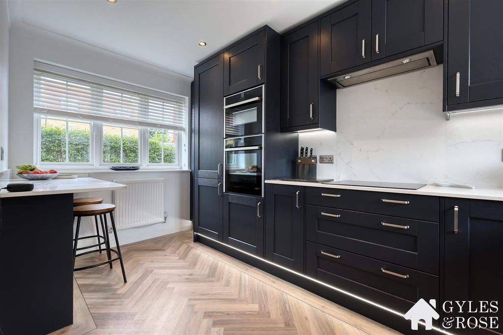 Property photo 1 of 17 Kitchen