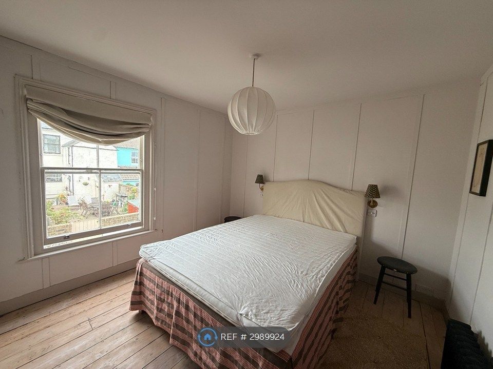 Property photo 3 of 24