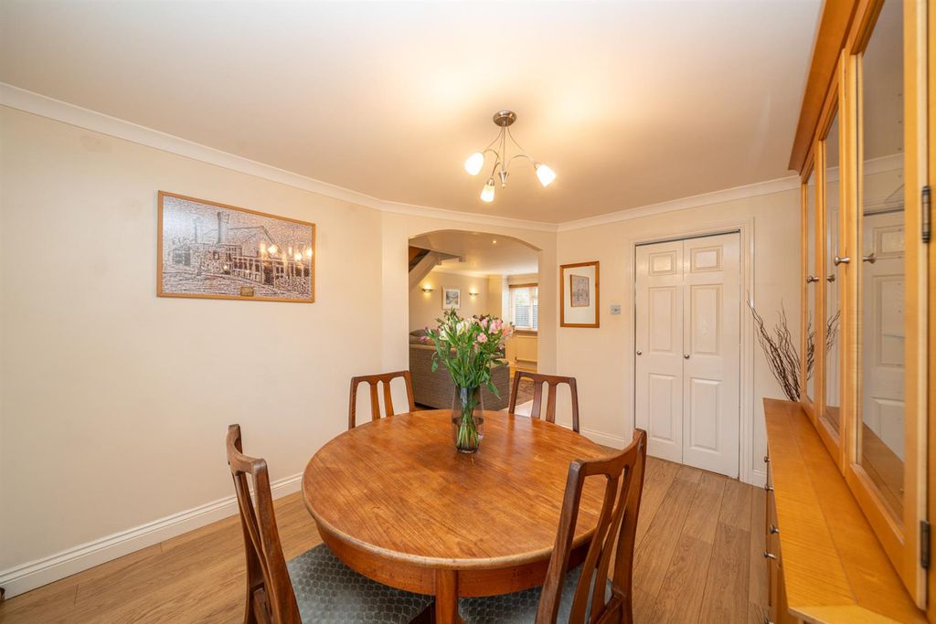 Property photo 2 of 13 14-Elstree-Road-8777.Jpg