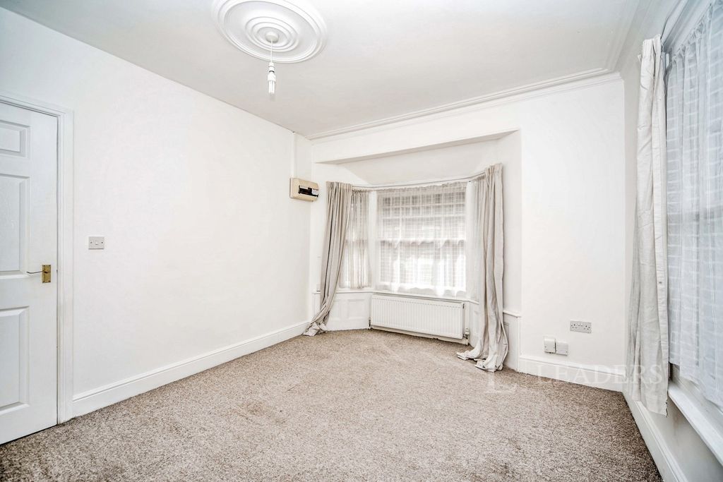 Property photo 3 of 9 Pbox-Img.Jpg