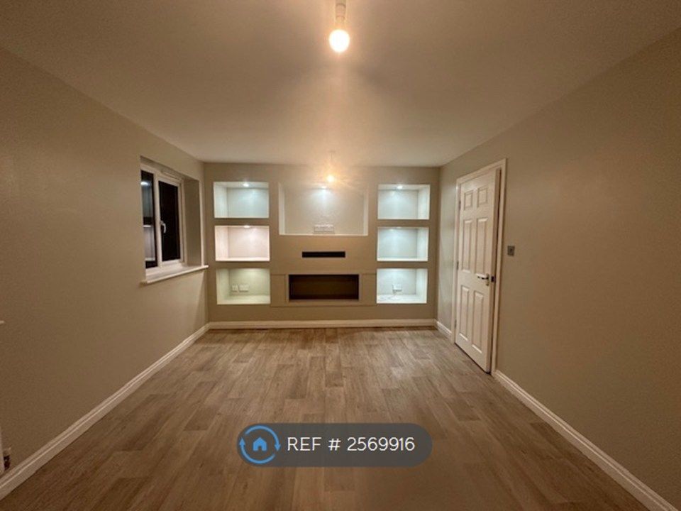 Property photo 2 of 18 Lounge