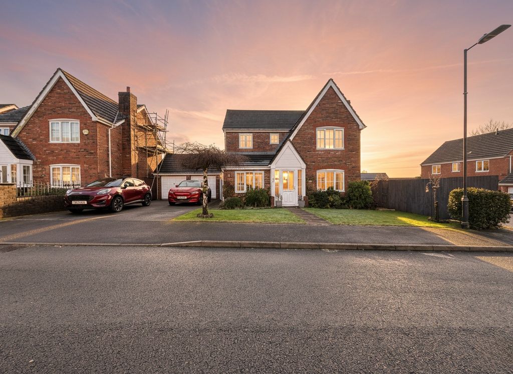 Property photo 1 of 34 4711682