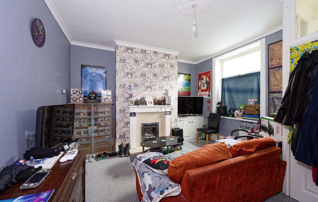 Property photo 2 of 19