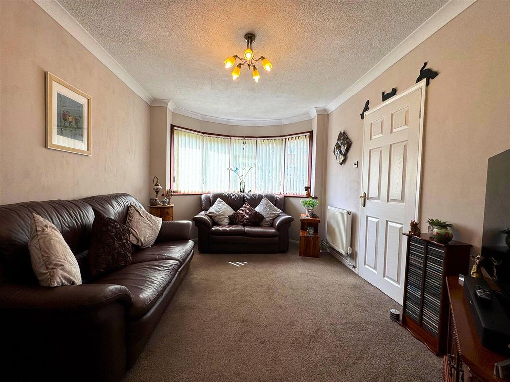 Property photo 2 of 24 Lounge (2).Jpg
