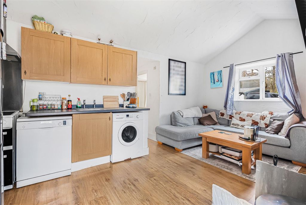 Property photo 3 of 18 13_74546.Jpg