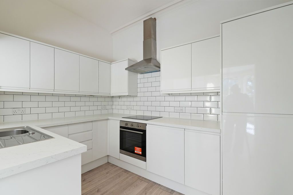 Property photo 2 of 18 Kitchen