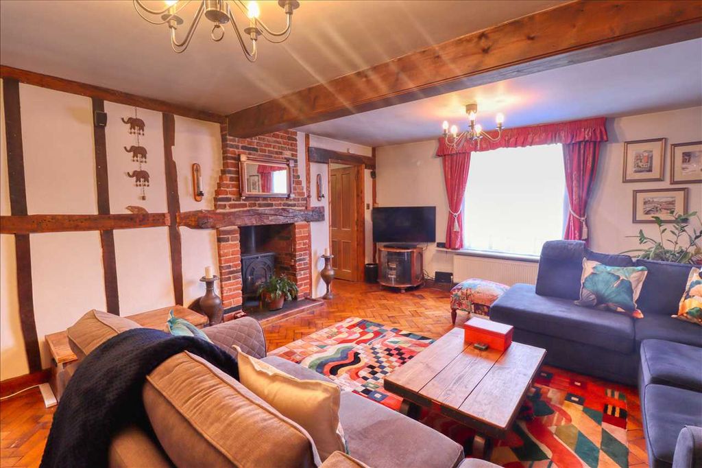 Property photo 3 of 24 Lounge