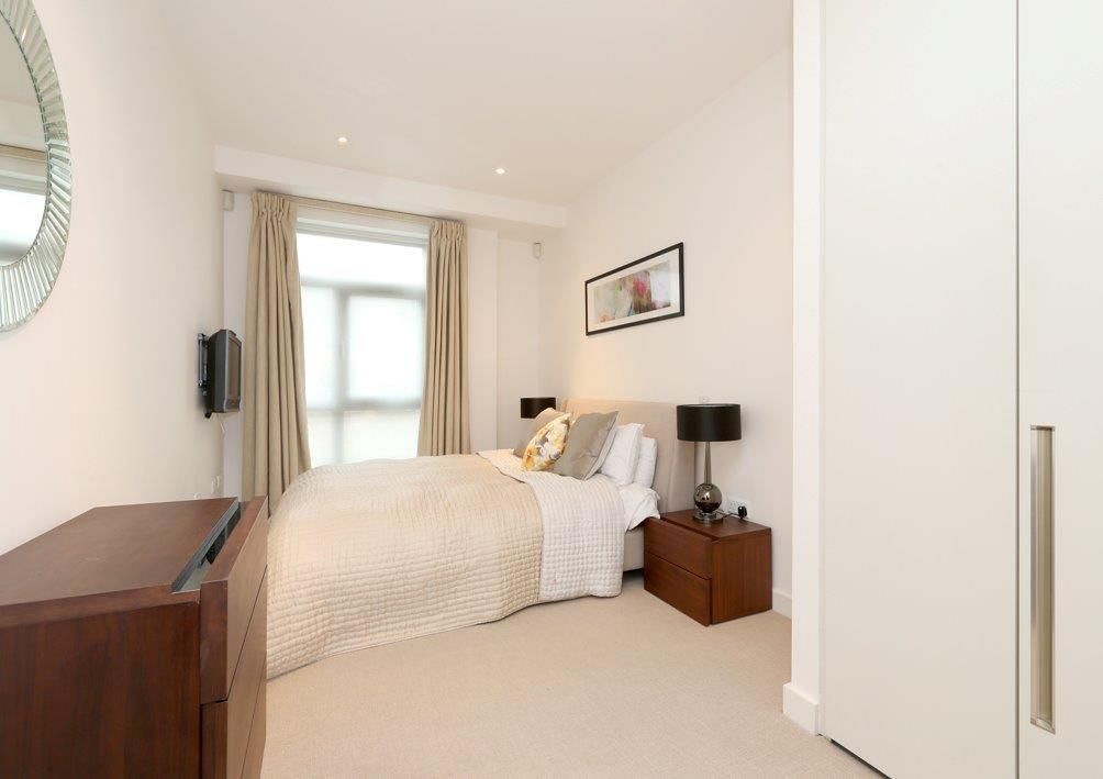 Property photo 2 of 6 Bedroom