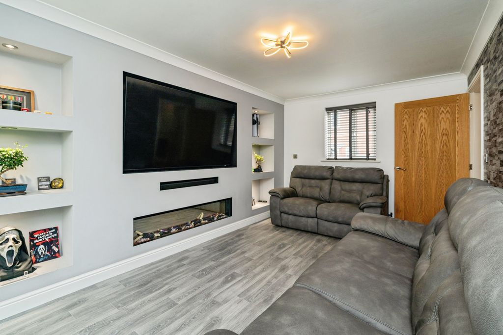 Property photo 3 of 20