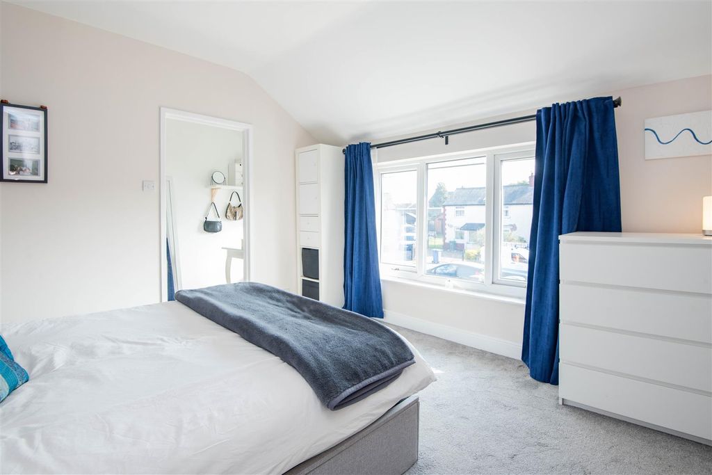 Property photo 3 of 17 Master Bedroom