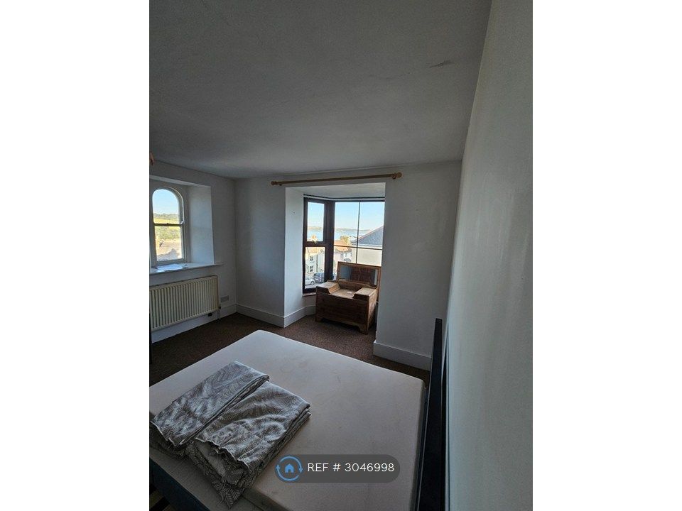 Property photo 1 of 6 Bedroom Pic 1