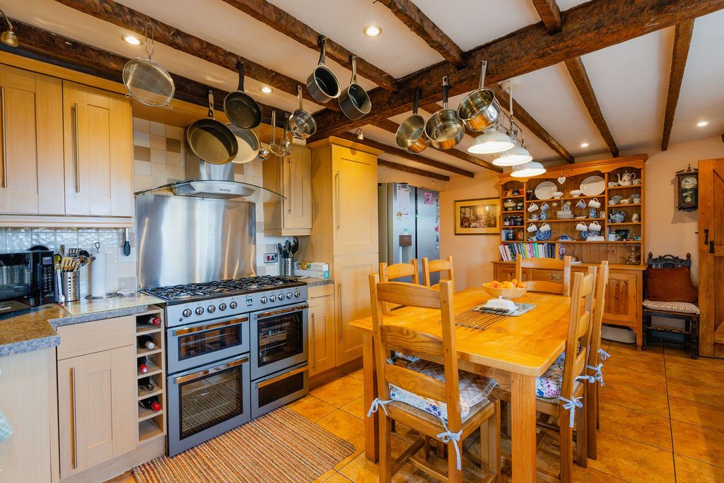 Property photo 2 of 27