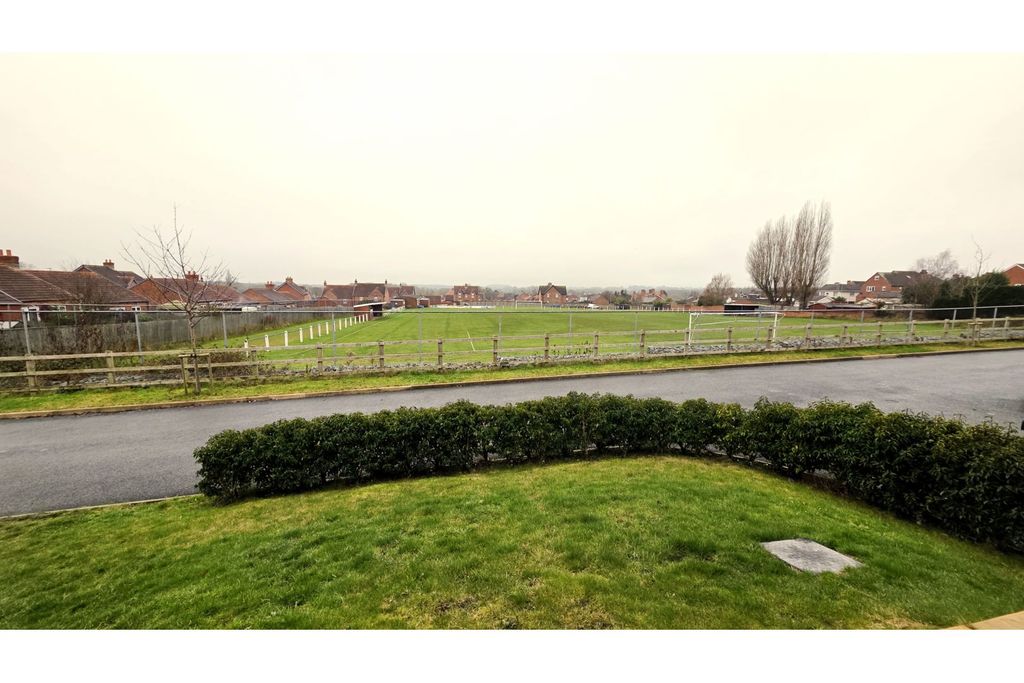 Property photo 2 of 41