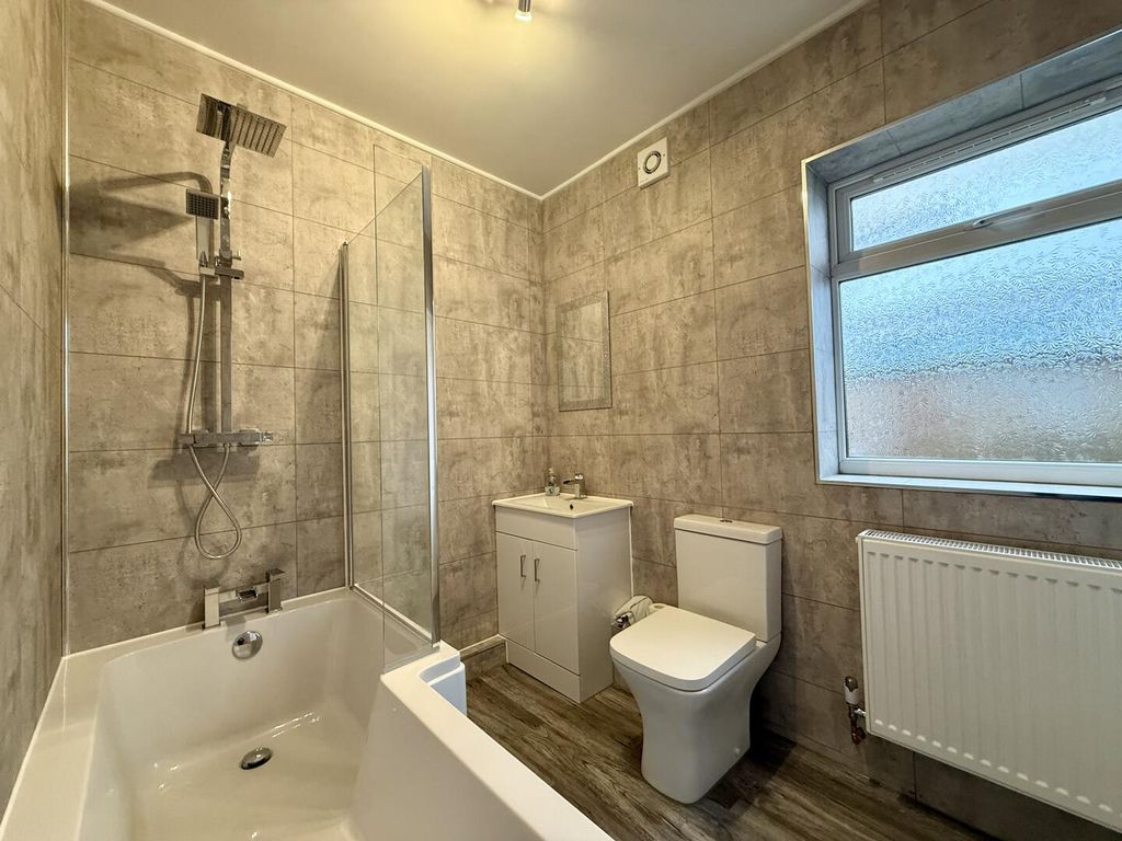 Property photo 1 of 21 Bathroom