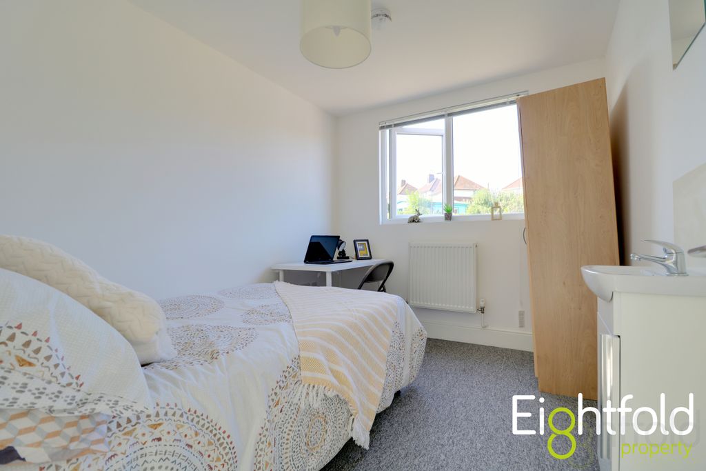 Property photo 3 of 24 Image