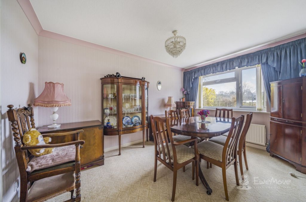 Property photo 3 of 16 5