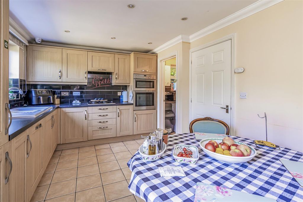 Property photo 3 of 14 Robinson Close, Selsey-Porticomarketing-Nexa-6.Jpg