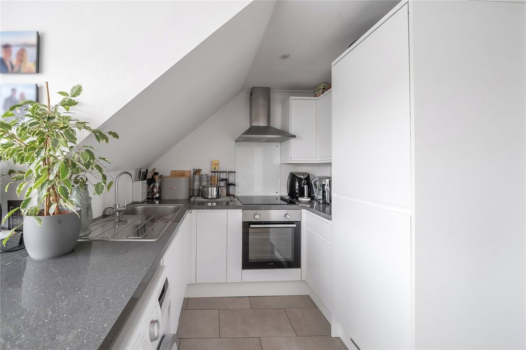 Property photo 3 of 9 Picture No. 11