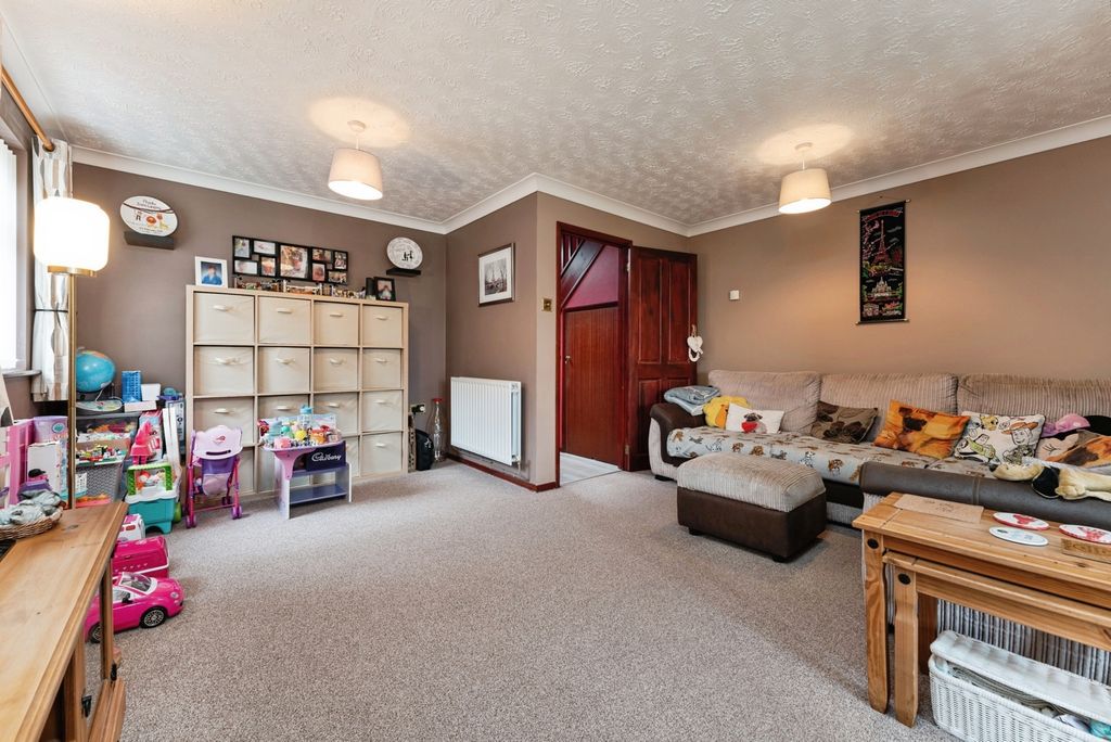 Property photo 2 of 17 Photo