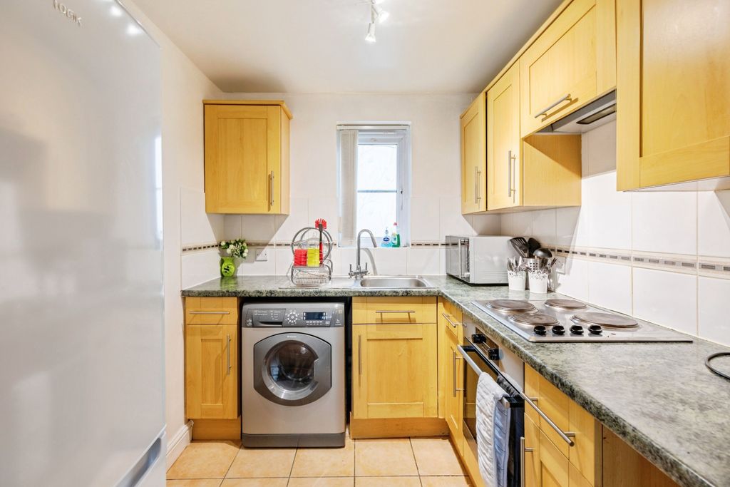 Property photo 3 of 24